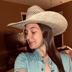 Meet your Posher, Lagen